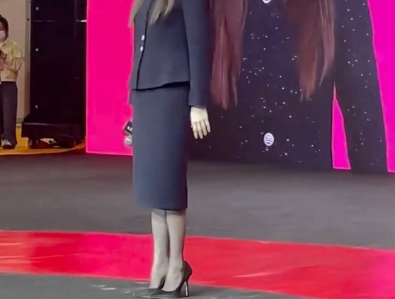 江疏影黑丝高跟鞋，御姐配黑丝这谁受得了