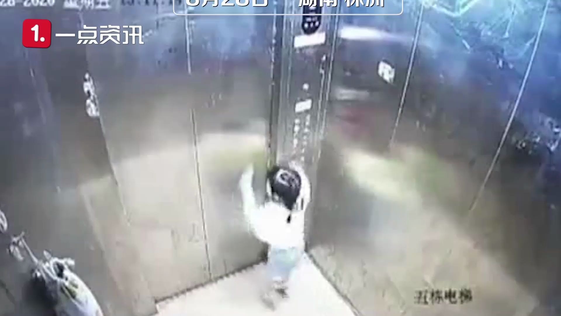 【悲剧】女童滞留电梯找家长时坠亡，监控拍下最后求助画面