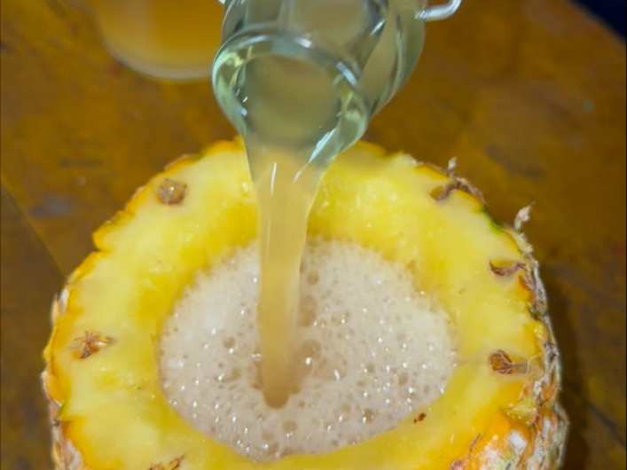 自己用菠萝制作菠萝啤太好喝了