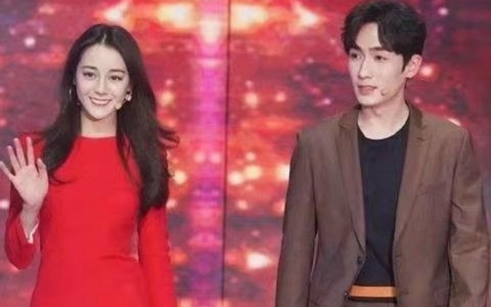 朱一龙迪丽热巴伪婚礼现场