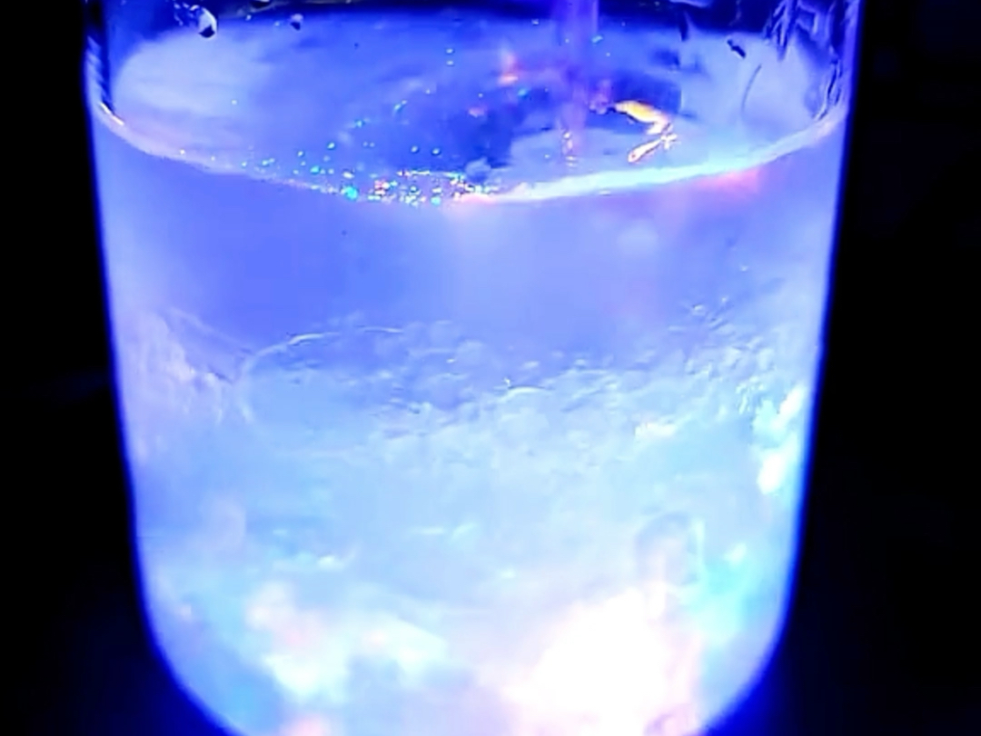 【化学实验展示】用化学反应创造浪漫的蓝紫星河