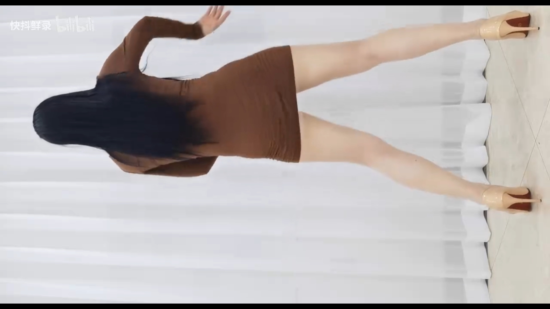 【广场舞硬核】更新了一条视频，快来围观！