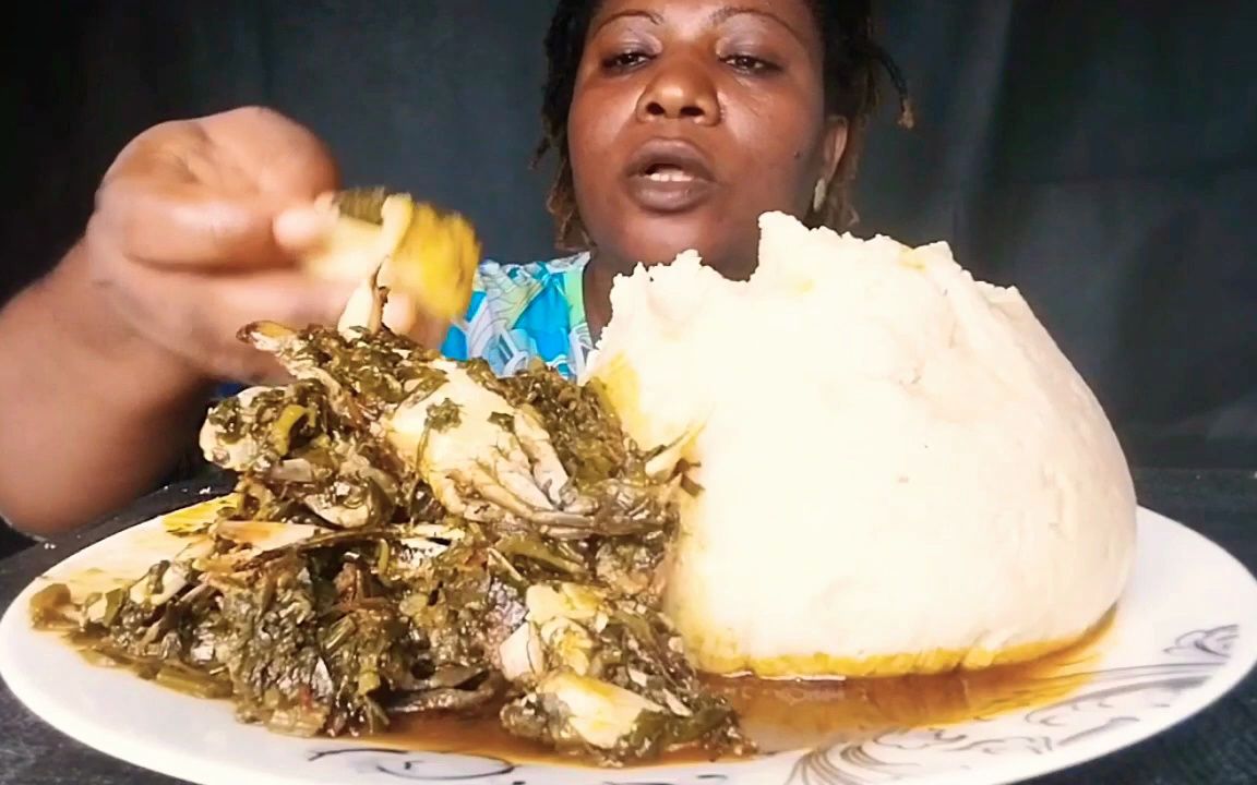 非洲美食解压吃播： 螃蟹搭配土豆泥 蔬菜汤 吃的声音