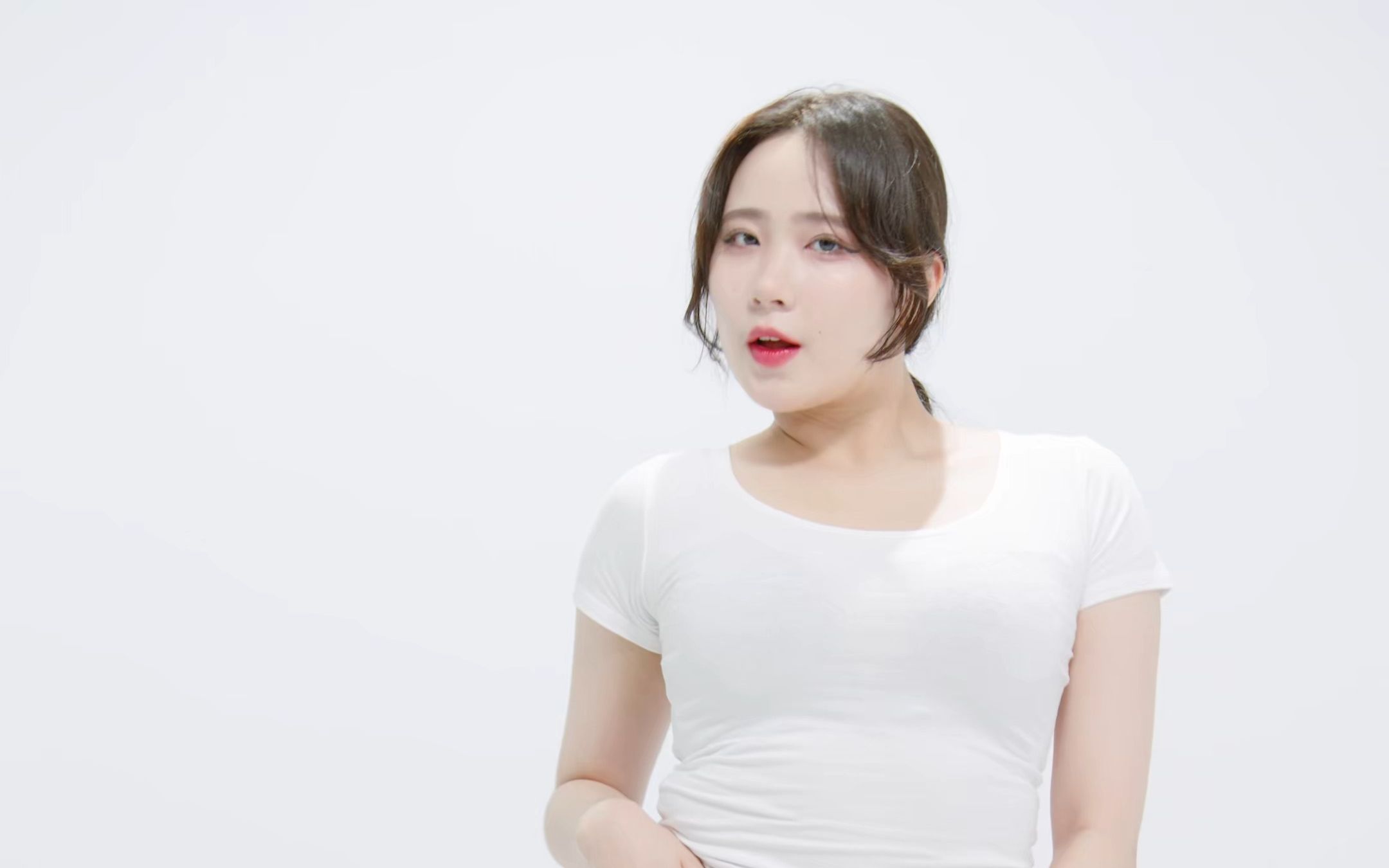 Jung In, Sticky Sticky, black and white pants