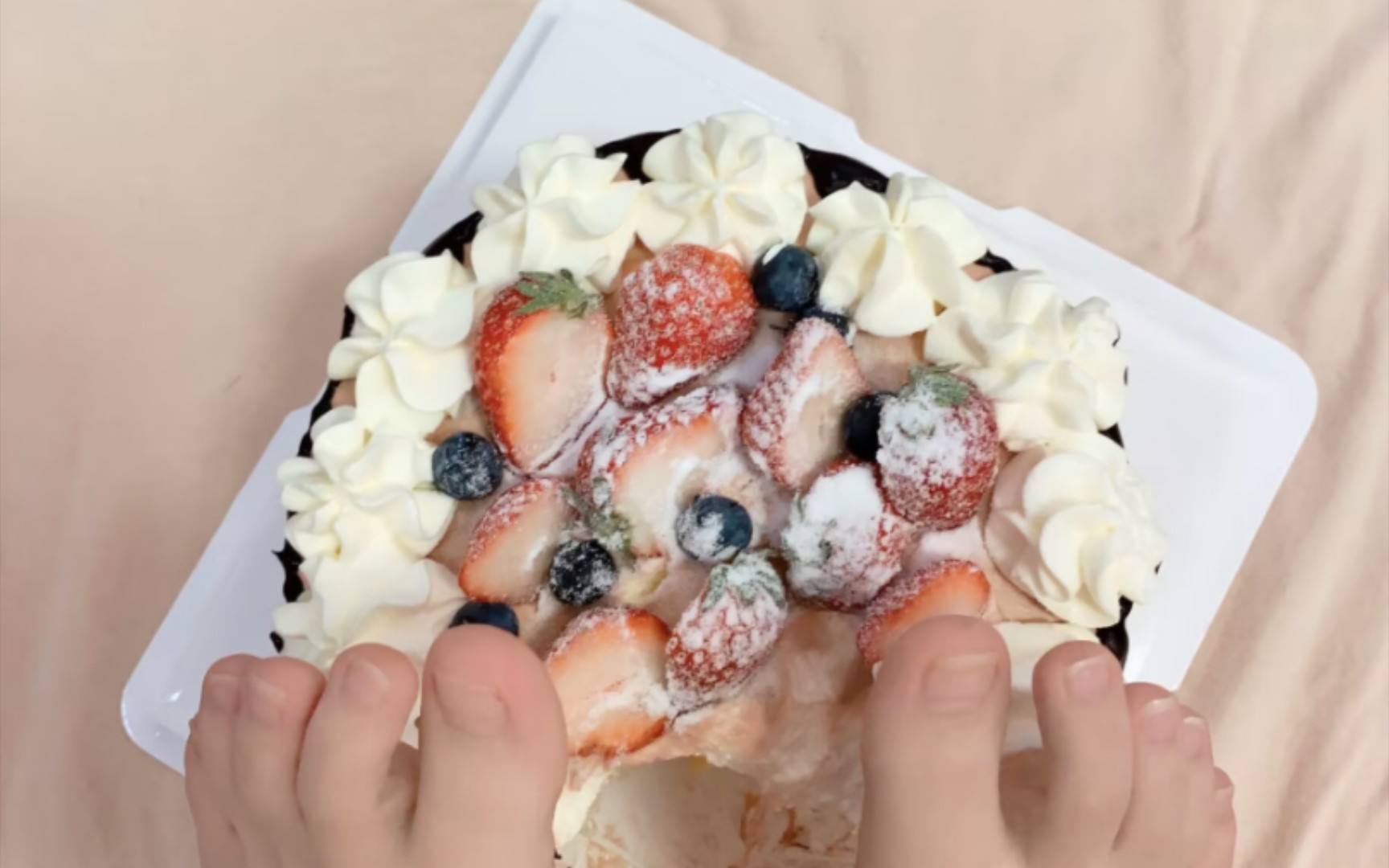 【声控解压】小姐姐用脚抚摸安慰马上要被踩的蛋糕