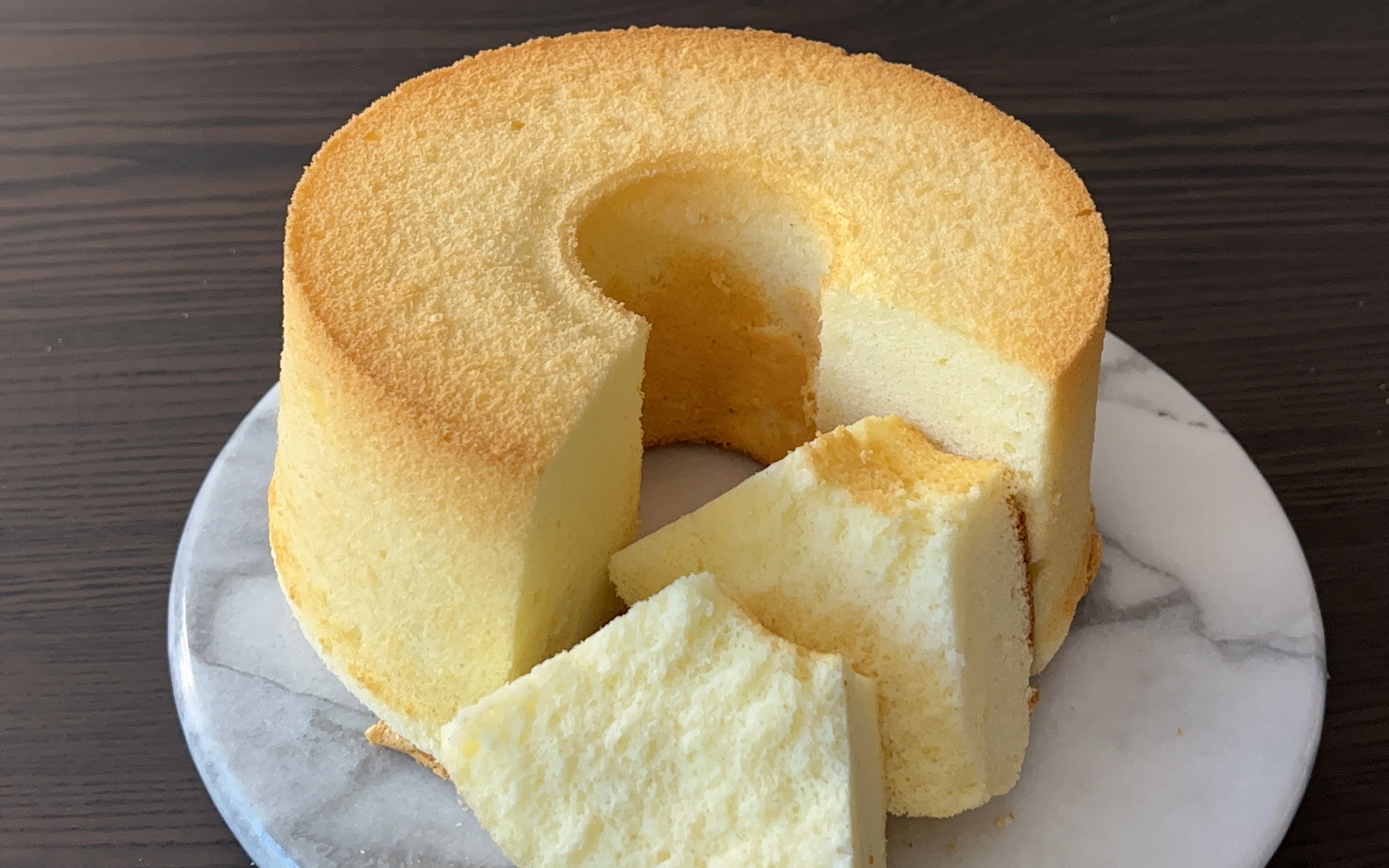 除了提拉米苏，马斯卡彭做蛋糕也是极棒的👍  soft, creamy, moist! Mascarpone Sponge Cake香嫩湿润有点Q～