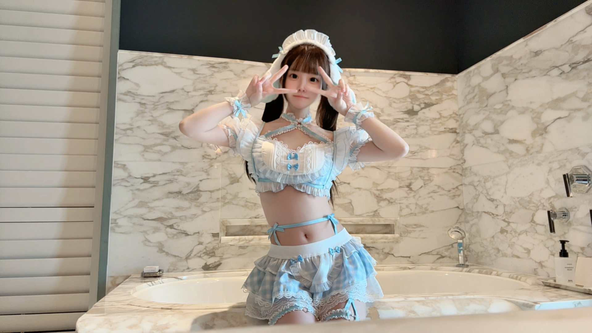 甲乙丙丁4个人出去玩，为什么车子只把甲接走了？