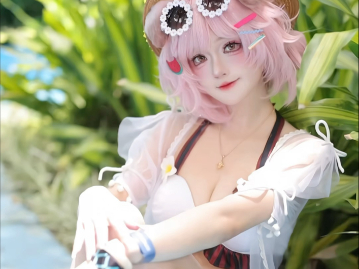 夏天小猫也要穿泳装啦