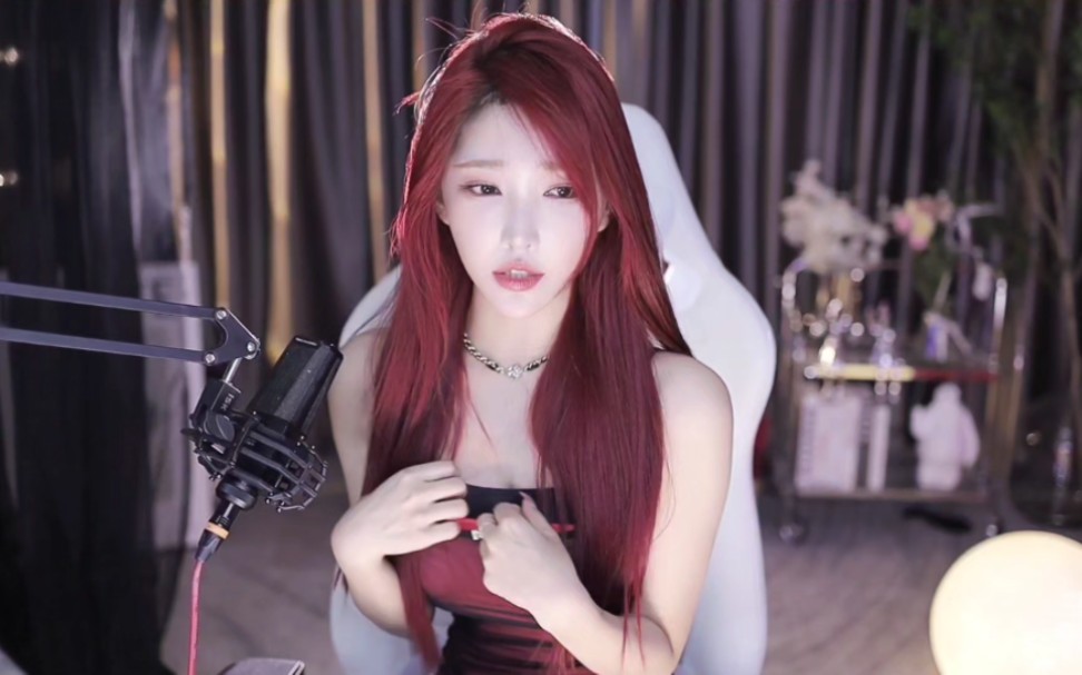 vivi小小酥 你有一双渴人心动的眼睛，非常迷人