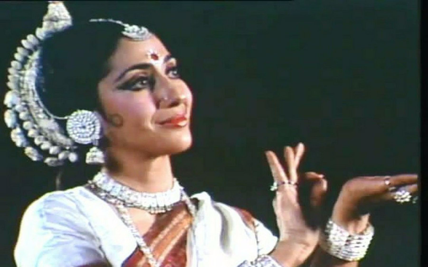 【迦梨陀娑的诗篇】印度奥迪西舞大师Sharon Lowen的舞蹈表演 Pancha Nayika of Kalidas