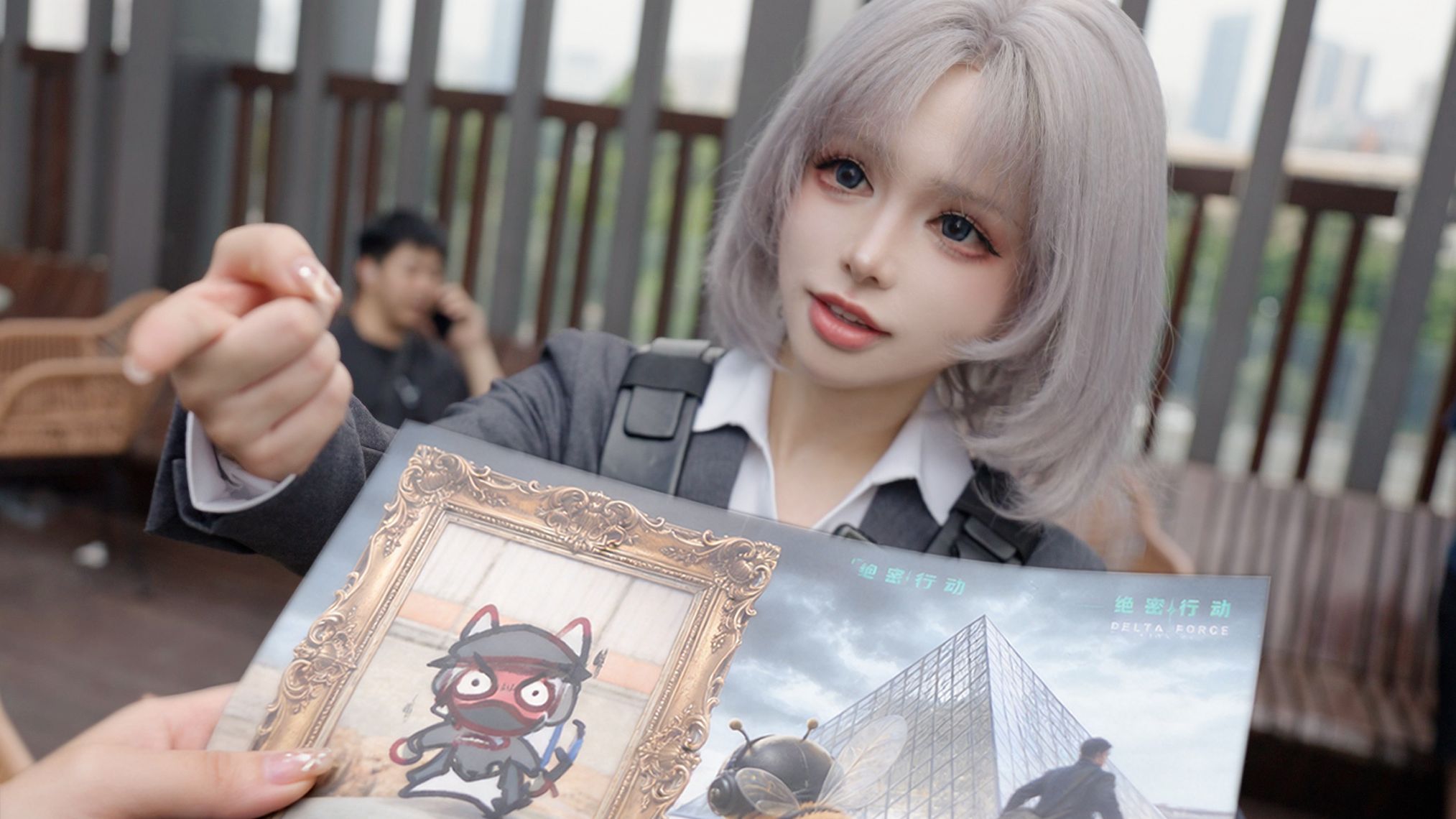 挑战给路人发意义不明传单！