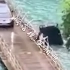 5月16日，湖北恩施狮子关景区网红浮桥公路出现坠车事故