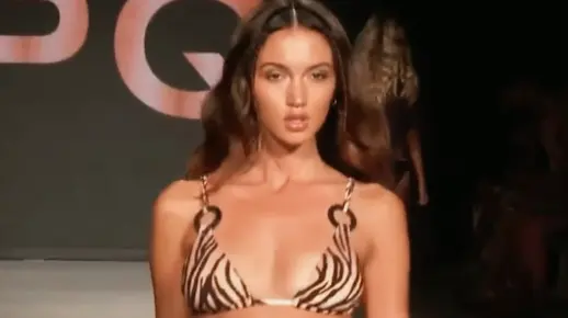 超级美女揭秘：她的魅力秘诀是什么？