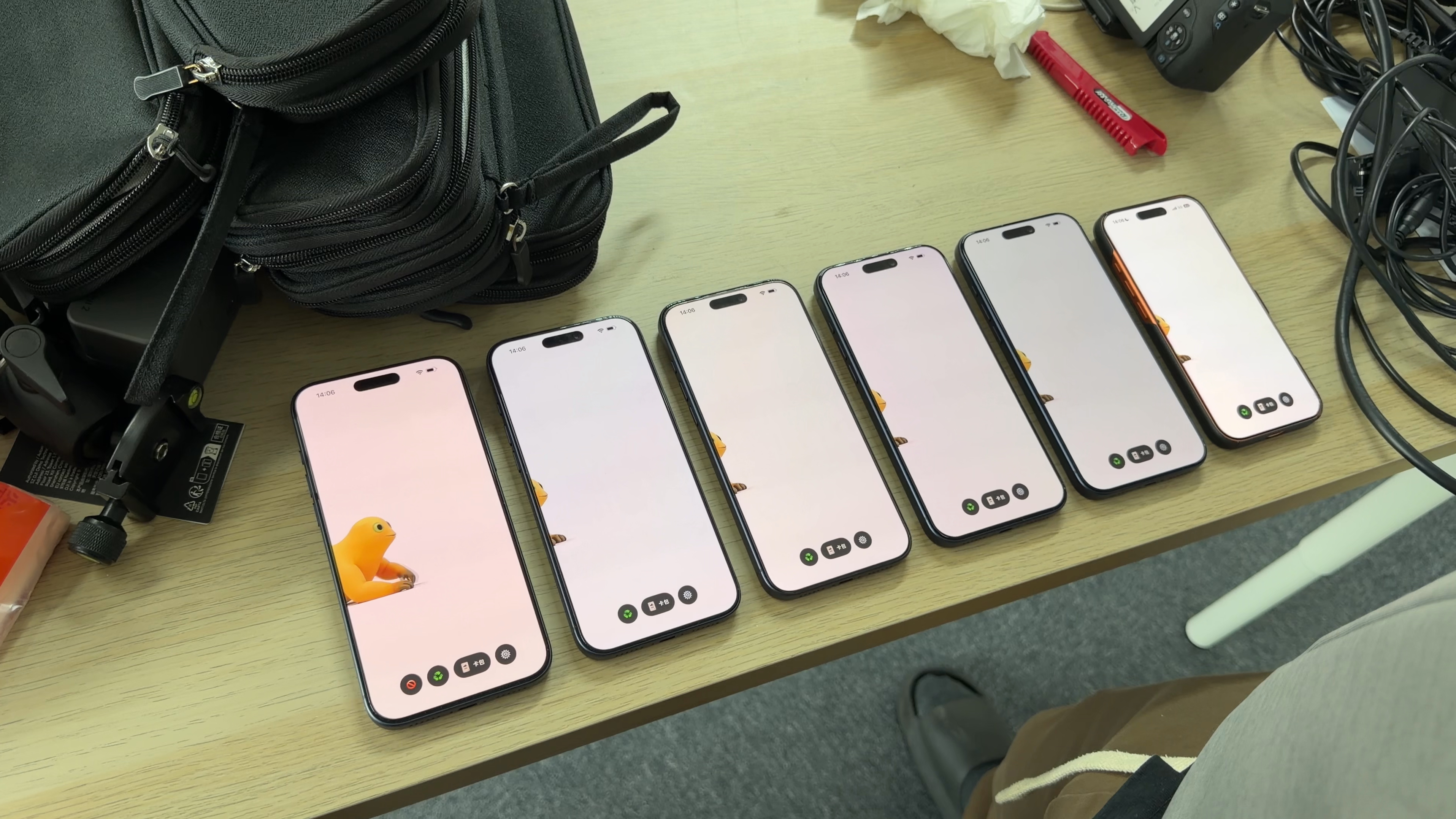 以防你没见过奶龙爬过六台手机 【墨煜动态视频】