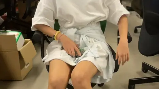 翘腿挑战，你得唔得？[吃瓜][吃瓜][吃瓜]