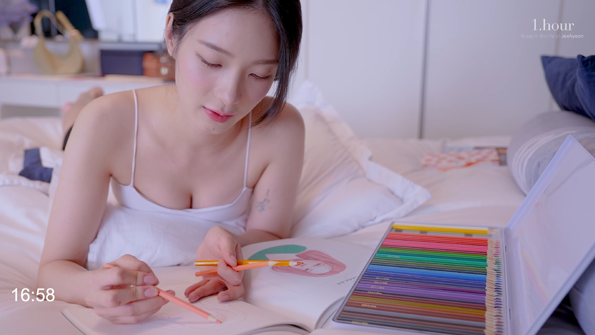 在床上翻来翻去。凝望她的时光💫 满是心动的男生目光