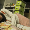 女孩想逗男友，谎称自己中了3亿大奖，刚说完就被男友砸倒在地