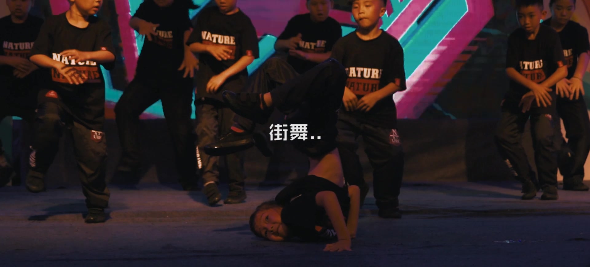 福建精舞门小朋友为什么学习街舞精舞门告诉你