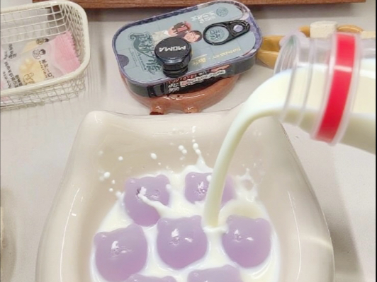 罐头测评 | 奶浇紫色小熊布丁～目前粉丝：824，看看可不可以再捡几个股东回家