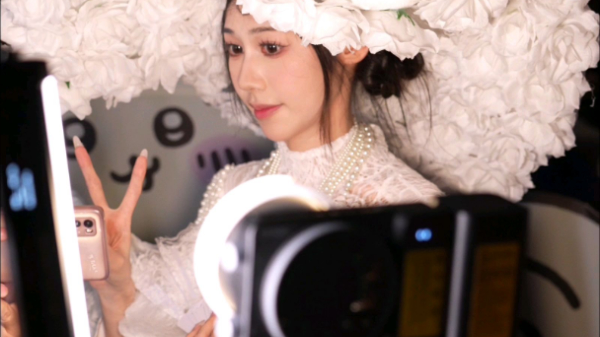 [River fun show face] - May 1 Firefly Comic Con, white rose big hat jumpsuit