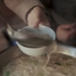 古村落里的特色美食“蛋燕”，制作简单，但味道却不一般，男女老少都爱吃！