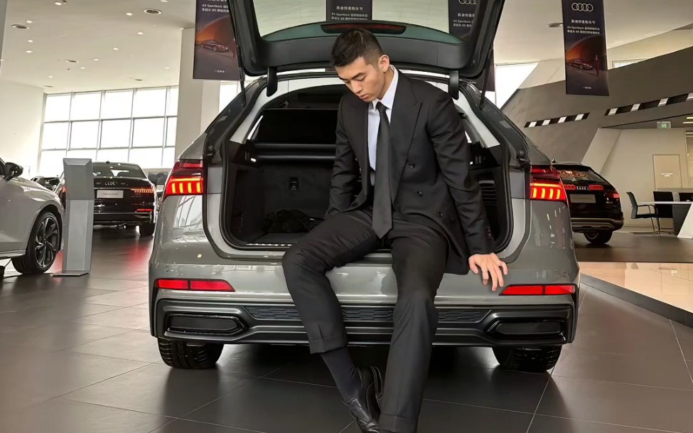 帅气大长腿奔驰小哥哥