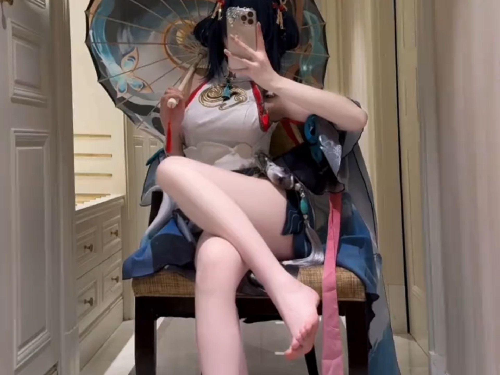 jade-like bones formed by heaven (idiom); impeccable integrity