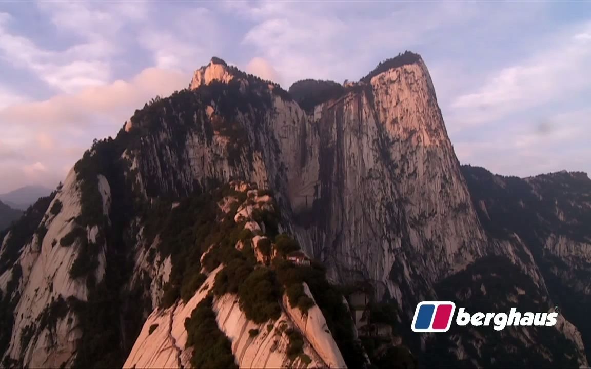 2009年华山西峰岩壁首攀 王志明(王二)，Leo Houlding, Carlos Suarez 和 Simon  Carter