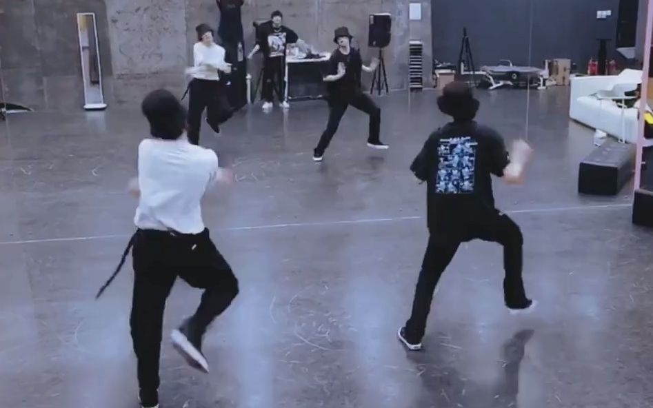 【时代少年团】丁程鑫&刘耀文双人舞练习室《Reckless》，这两人跳舞绝了！