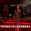 女星不顾走光多尴尬？泫雅主动掀开裙摆，韩国女团穿丁字裤拍海报