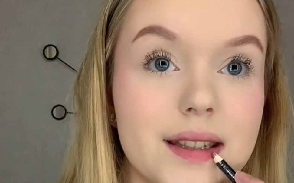雨琪在芬兰:侄女Julita在TikTok上的化妆视频