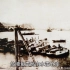 1895年“甲午海战”战败后的旅顺军港，图末是被敌人俘获的镇远舰