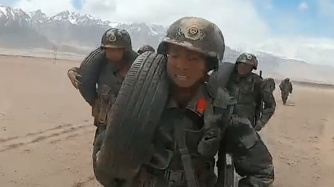 班长：不是说咱们当的是摩托化步兵吗，咋没见摩托车呢！