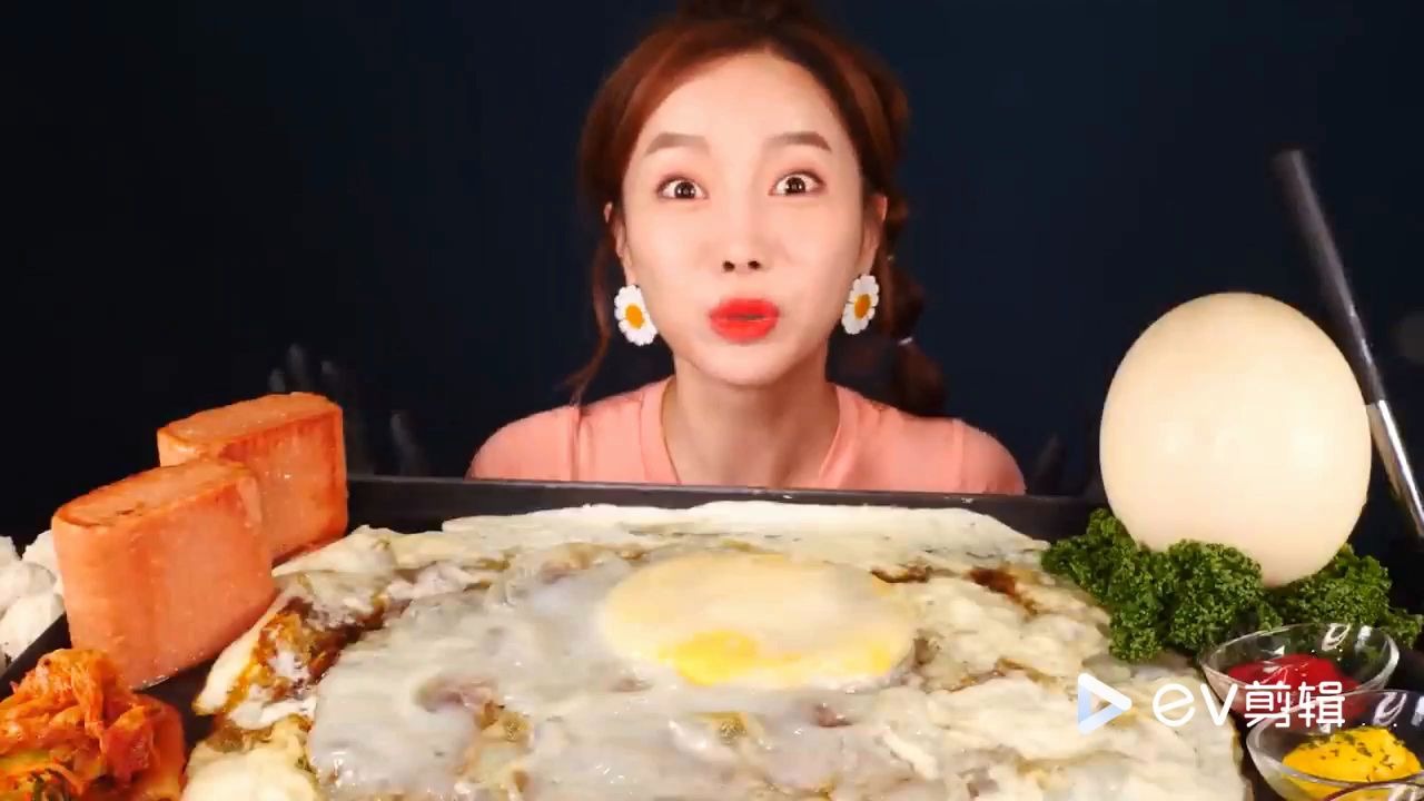 【Ssoyoung】大吃特吃鸵鸟蛋餐