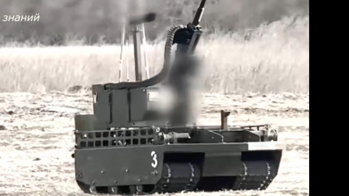 俄简化量产的战场机器人，装备榴弹在前线打冷枪冷炮探路用（搞偷吸）