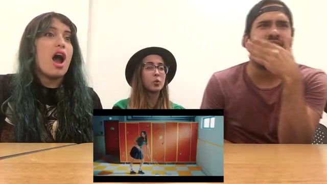 老外看 PRISTIN - WEE WOO MV Reaction