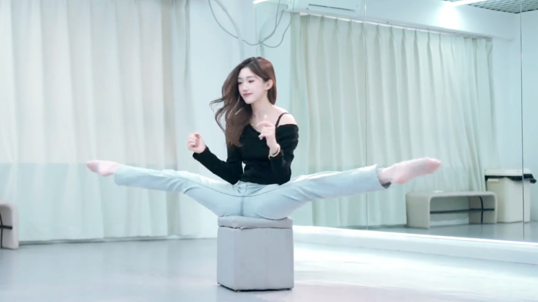 【852/小嘉（一字马小仙女）🎠】10000个妹子收藏计划第852期，一次一个妹子全套看个够