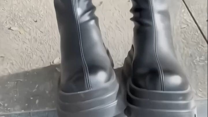 天天穿的长靴，又脏又臭！