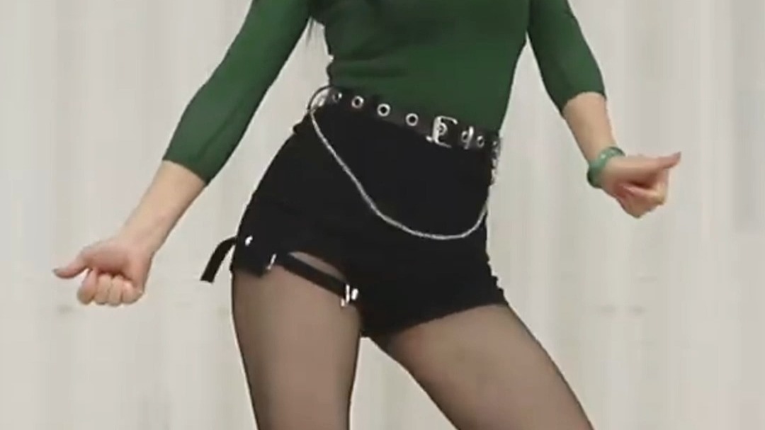 火爆新歌广场舞《莫相离》清风夜半蝉鸣响，抬头望眼思故乡！