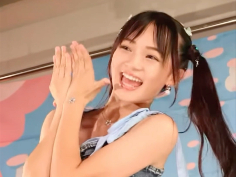 Underground idol, that smile is so healing.