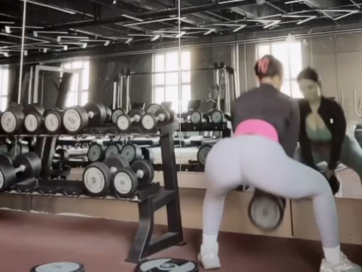 Flower Coconut Sips - Hard Pulling Training at the Gym