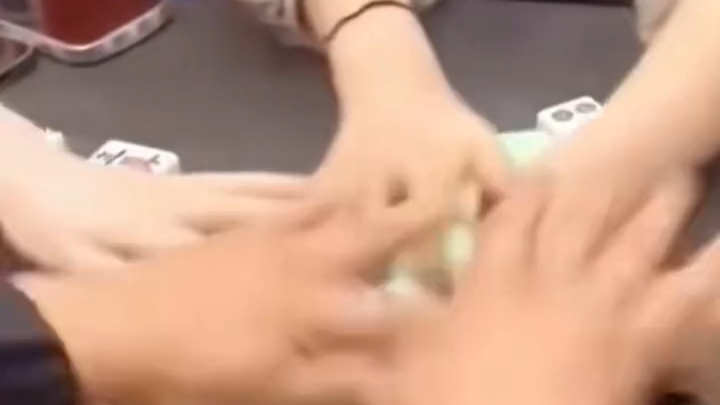 It's not that mahjong machines are unaffordable, it's just that hand washing is more cost effective