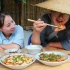 【山药视频】小伙想吃豆腐不会做，蹭老板娘自制豆腐吃，吃得真开心