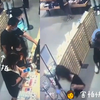 一把按倒！男子商场尾随偷拍女性裙底，休班民警逛街时 “顺手”擒获