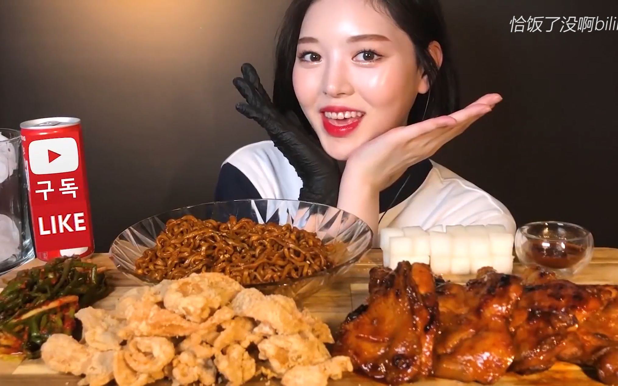 boki韩国吃播小姐姐深渊巨口烤鸡腿炸鸡皮火鸡面可乐