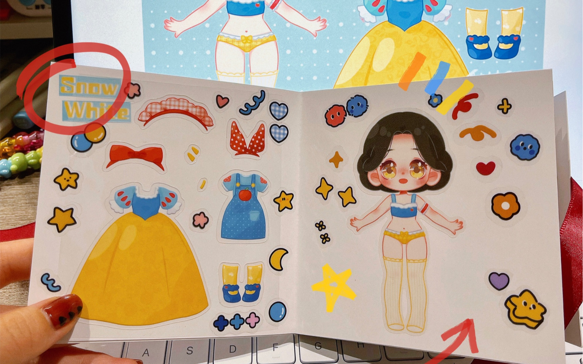 迪士尼冰雪奇缘手工换装贴纸：艾莎公主的这七个装扮是你喜欢的吗_哔哩哔哩_bilibili