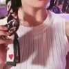 女子扒男子裤子，男子回扯女子