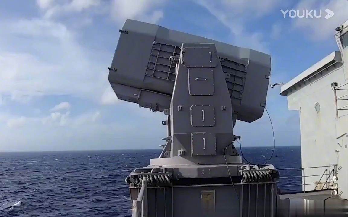 美军舰艇最后防线！海麻雀防空导弹发射，密集阵嘶吼如同织布机