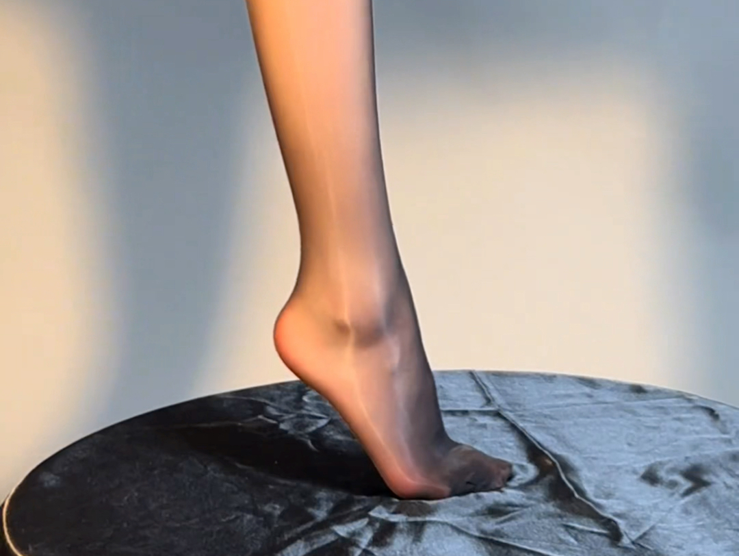 Good news, the blush color is finally in stock. #Kapoor is the best touch. #Beautiful legs. #Kapoor is the god of legs.