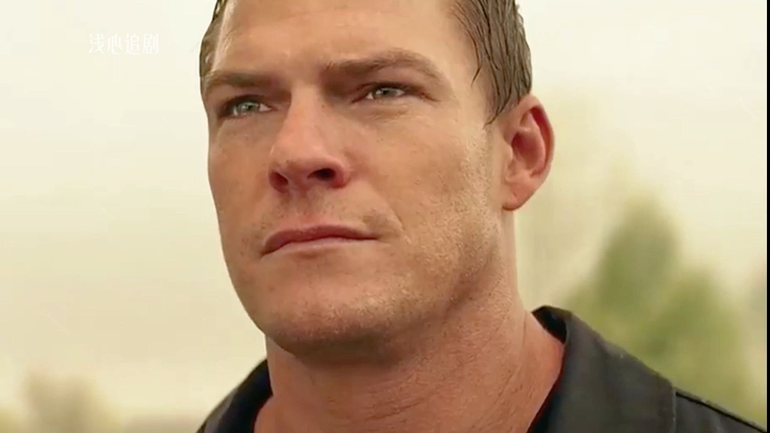 “在路上遇到这种脖子和头一样粗的人，我一般都是绕道走的！”电影侠探杰克